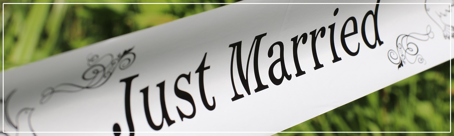 Just Married Vinyl Sticker, Window Cling or Magnet in UV Laminate Coating